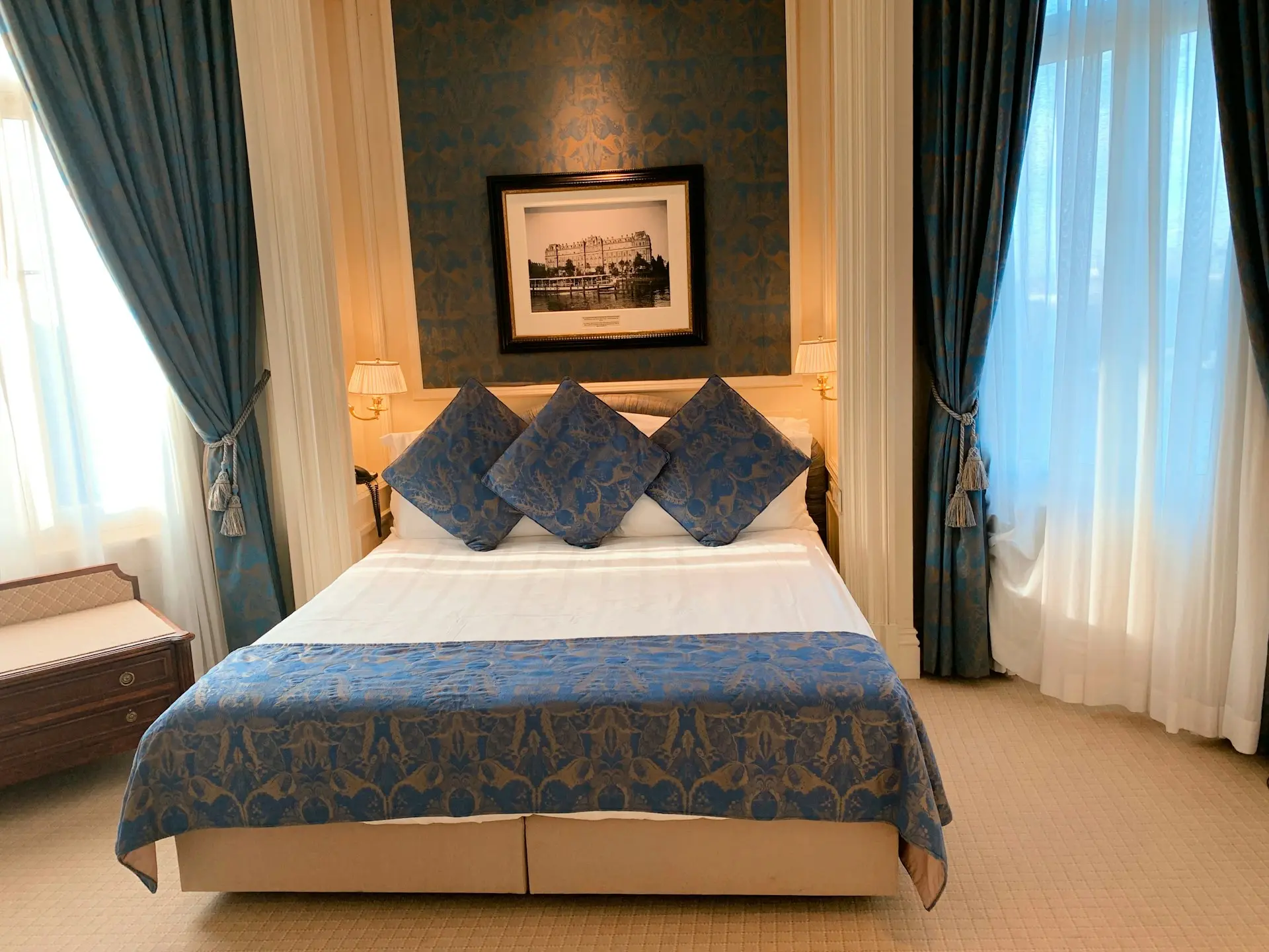 Spacious Suite Bed